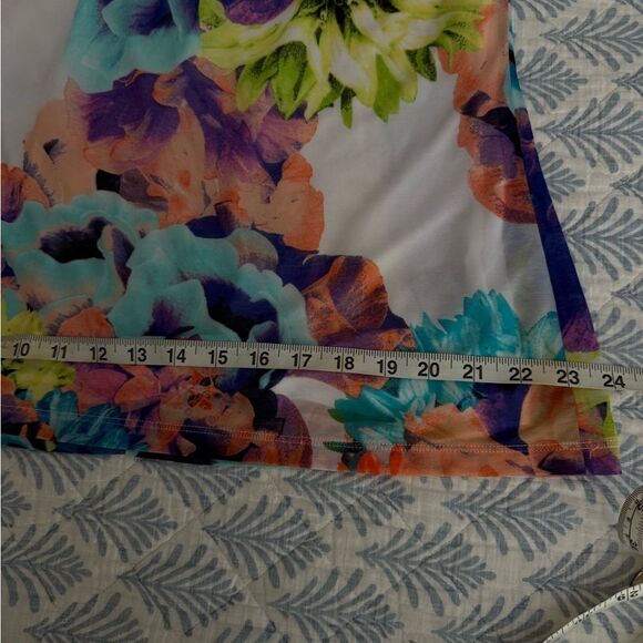 🇺🇸 Worthington bright ruffle floral tank Blouse with button back banded bottom - Picture 6 of 11